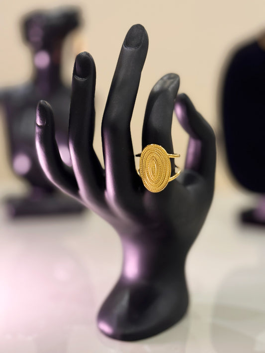 Heritage Oval Gold Ring